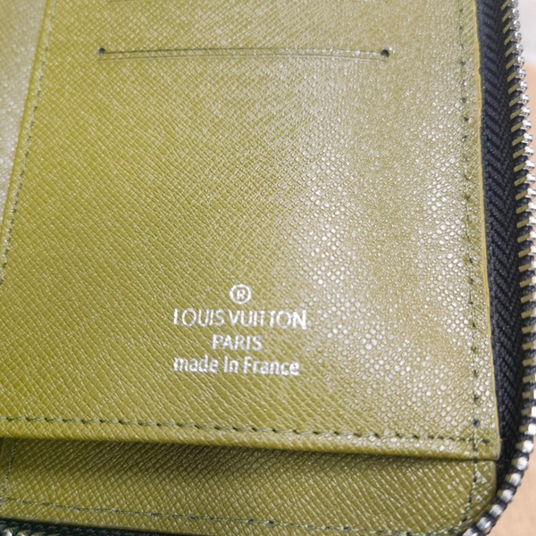 LVコピーウォレット角部分ディテール